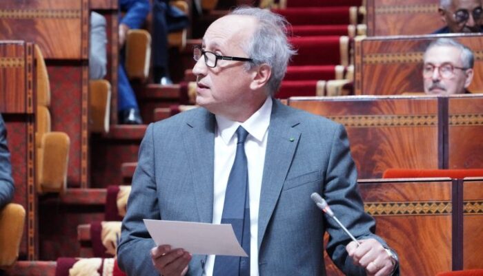 El ministro de Educación Nacional genera polémica por su incapacidad de responder preguntas en la sesión semanal de control parlamentario